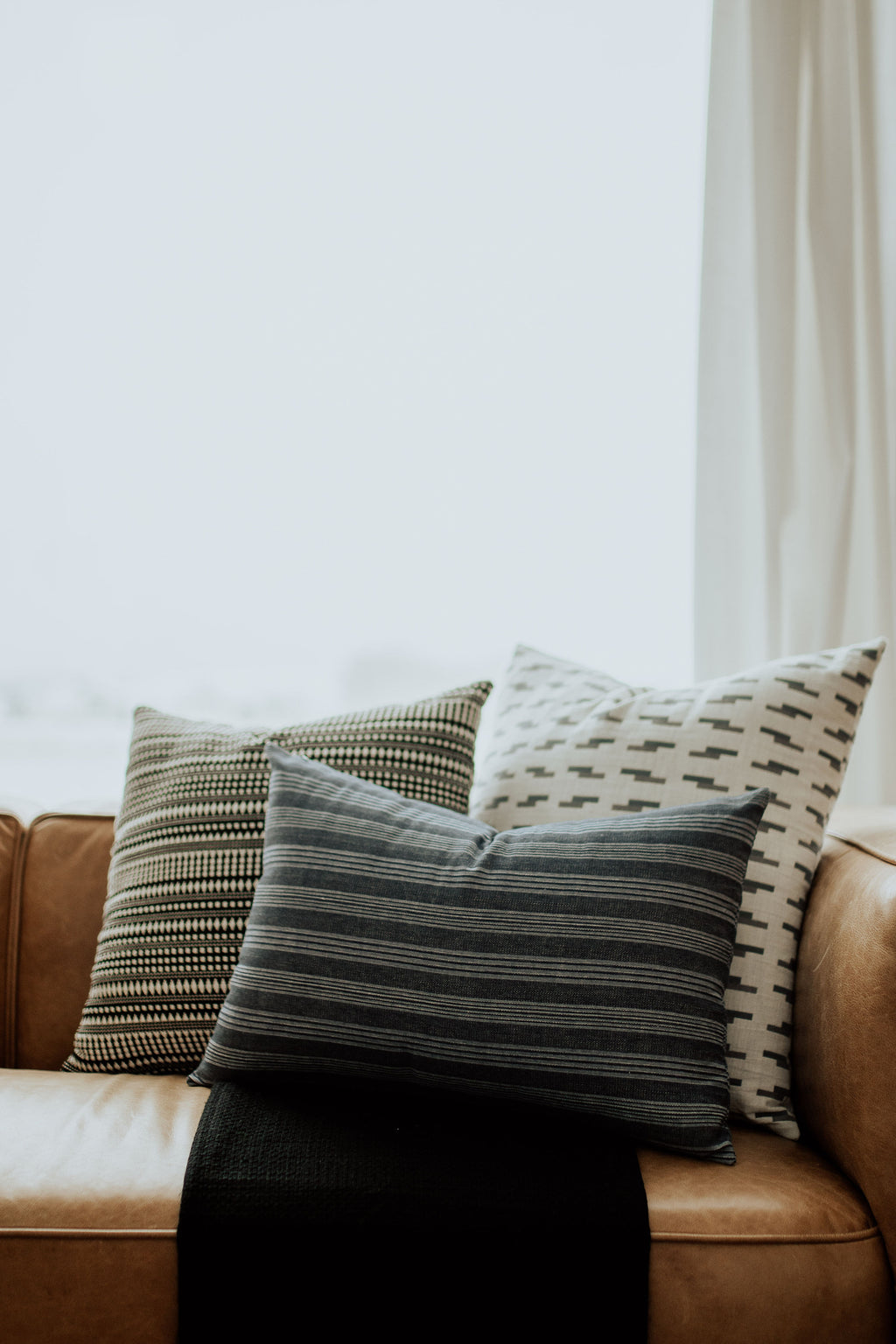 How to Arrange Throw Pillows on Couch