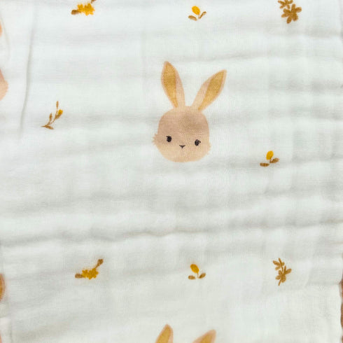 Manta para bebé 100 % algodón | Blanca con ribete marrón y estampado de conejitos | 109 x 109 cm