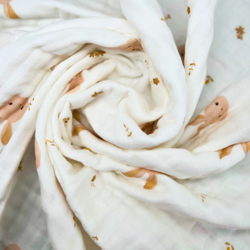 Manta para bebé 100 % algodón | Blanca con ribete marrón y estampado de conejitos | 109 x 109 cm