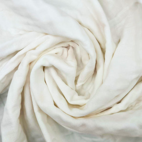 Manta para bebé 100 % algodón | Blanca con ribete marrón y estampado de conejitos | 109 x 109 cm