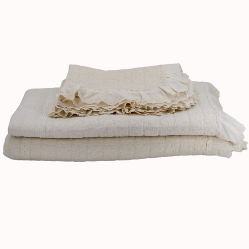 White Bed Set with 2 Pillow Shams (King)