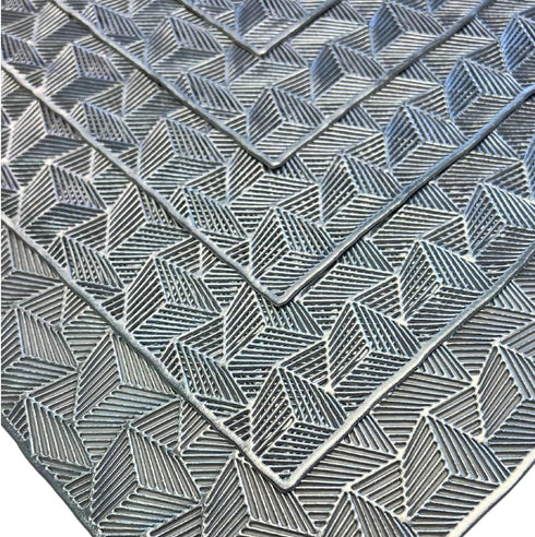 Metallic Triangle Pattern Placemats (Set of 6)