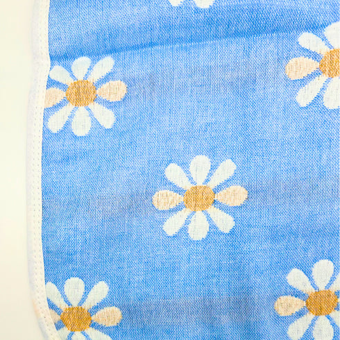 Manta de bebé azul y blanca con margaritas | 100 % algodón | 6 capas | 89 x 100 cm