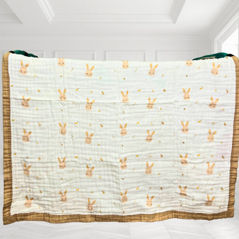 Manta para bebé 100 % algodón | Blanca con ribete marrón y estampado de conejitos | 109 x 109 cm